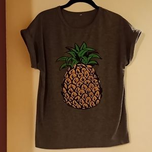 Pineapple T-shirt. Small. Gray.